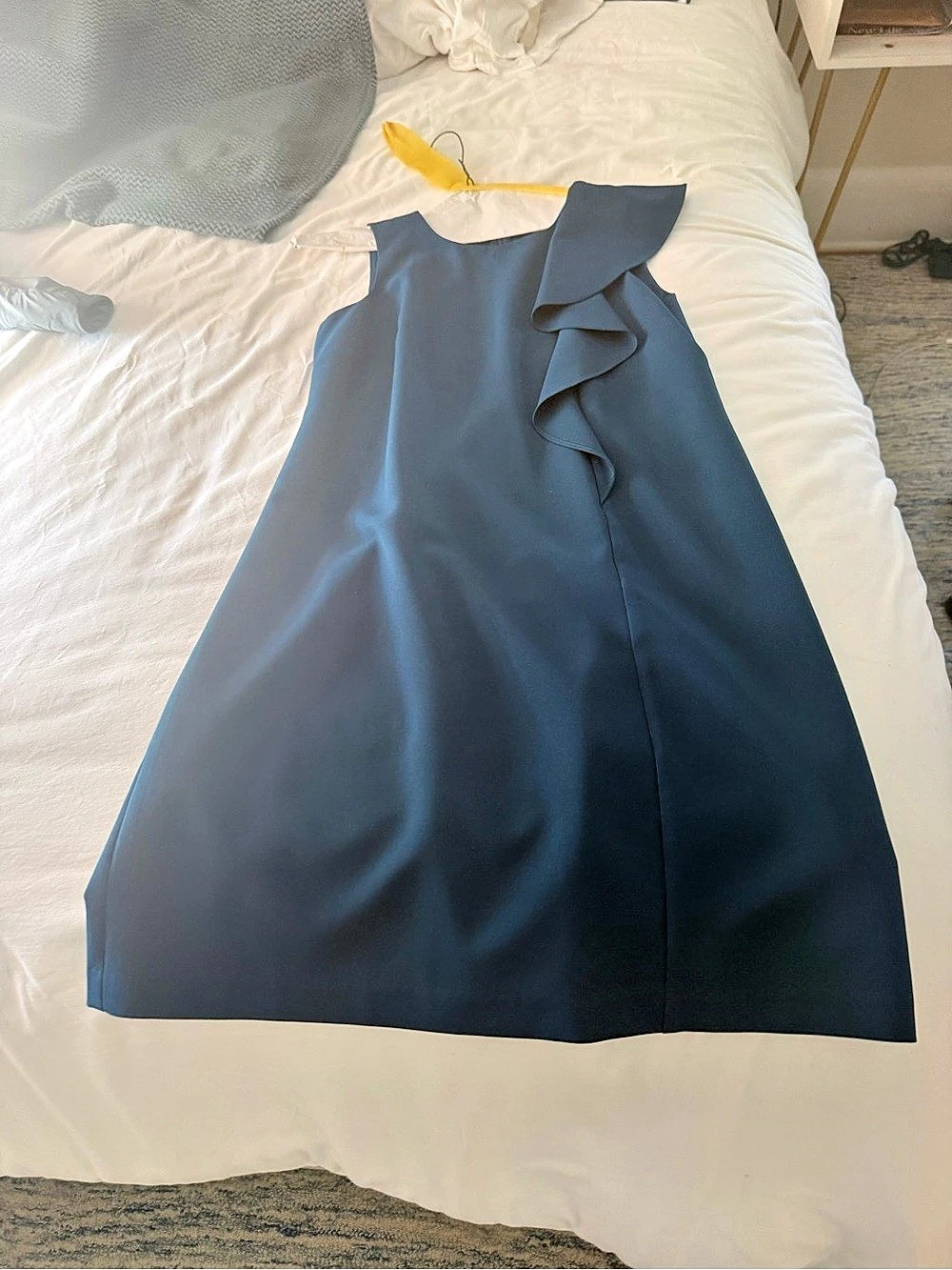 Vince Camuto  Ruffle Midi Dress in teal  Size 2 Like New